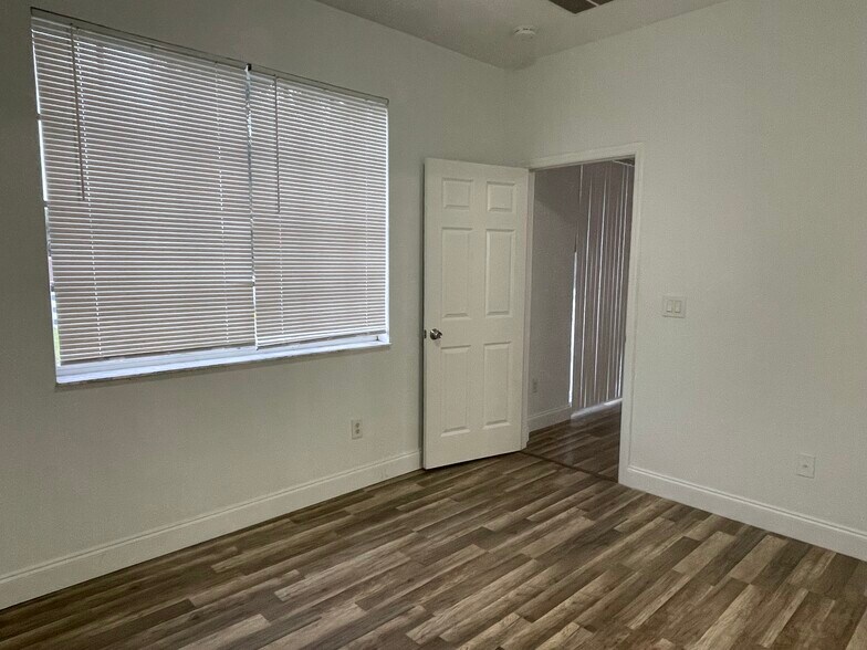 Building Photo - 1955 Marsh Harbor Dr