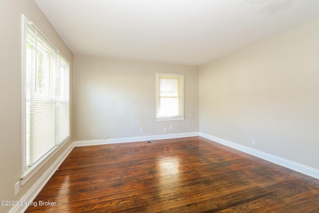 Building Photo - 2112 McCloskey Ave