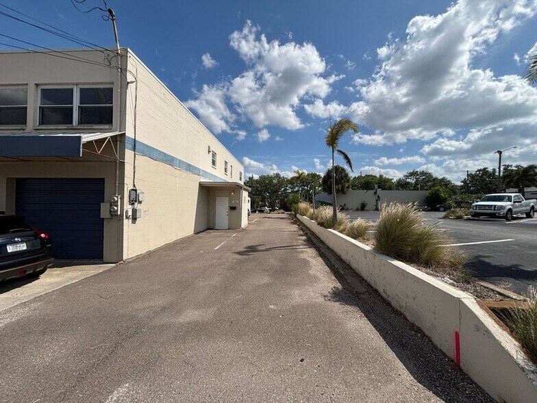 Building Photo - 1221 Court St