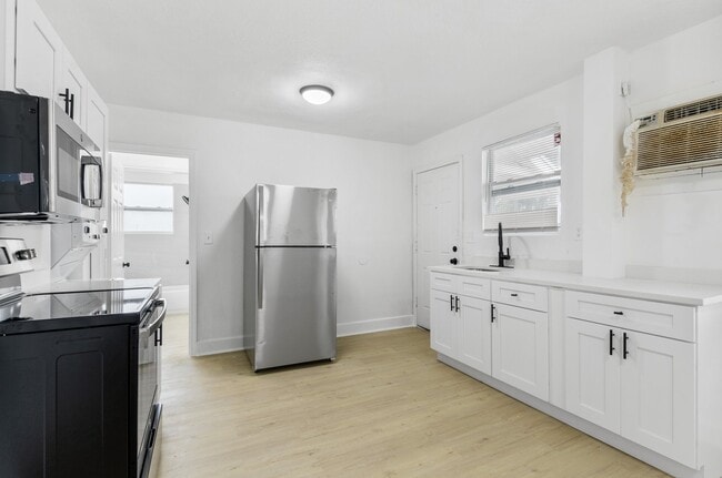 Building Photo - 1761 19th St S