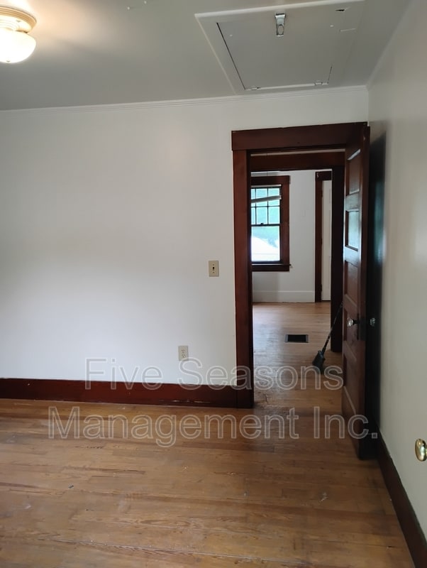 Building Photo - 374 Riverside Ave