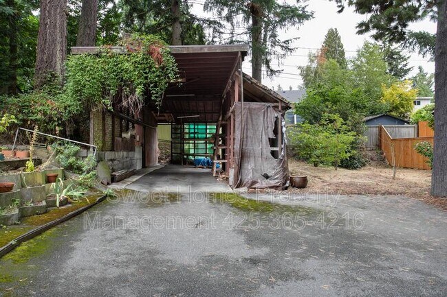 Building Photo - 1338 N 152nd St