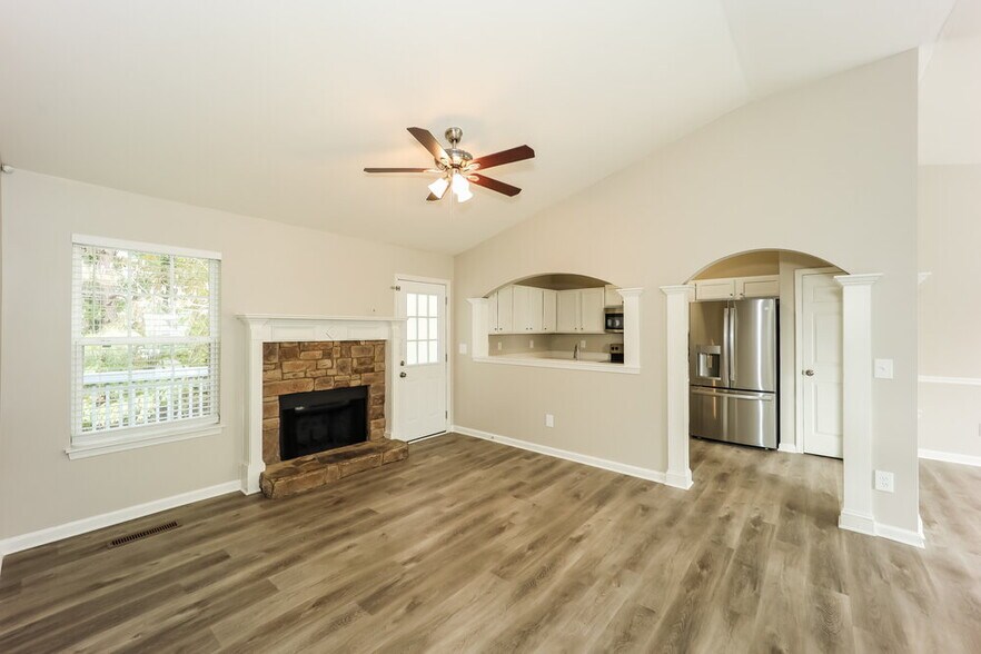 Building Photo - 575 Sycamore Dr