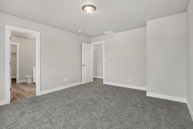 Building Photo - Like-New 3-Bedroom Home in Promontory Neighborhood