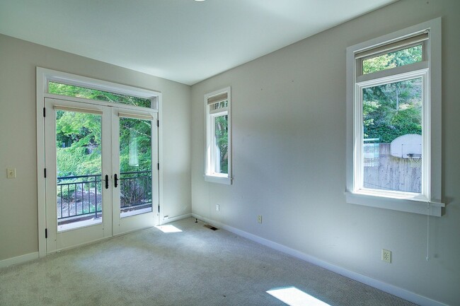 Building Photo - 1605 73rd Ave NE