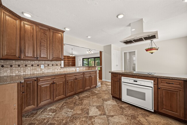 Building Photo - 12411 Pinerock Ln
