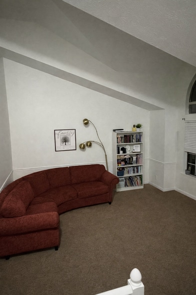 Building Photo - 1104 W 220 S