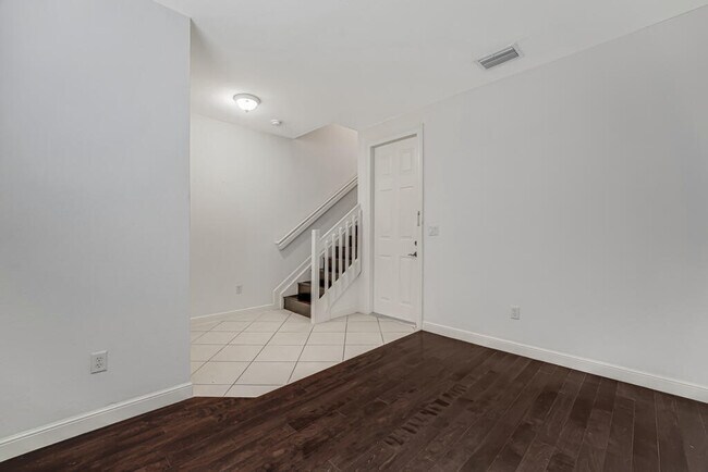 Building Photo - 1727 San Benito Way
