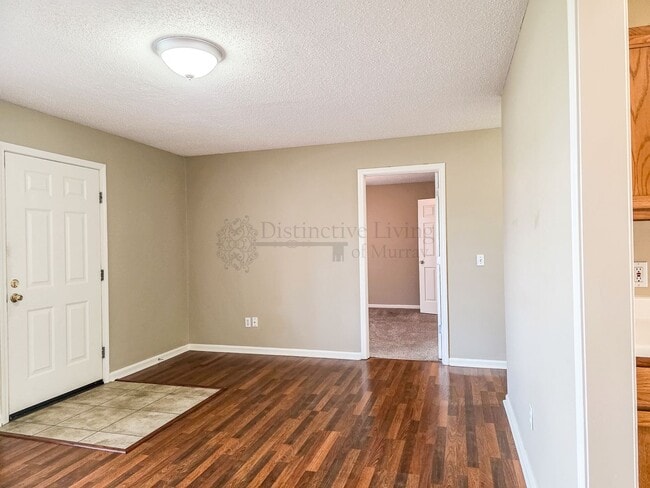 Building Photo - 1607 Bourland Ln