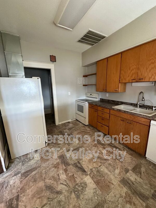 Building Photo - 141 6th St NW