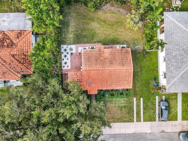 Building Photo - 49 Alcantarra Ave