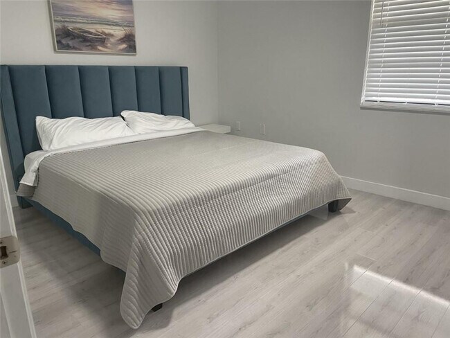 Building Photo - 1721 Whitehall Dr