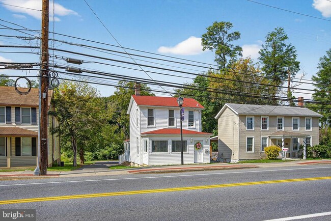 Building Photo - 426 Main St