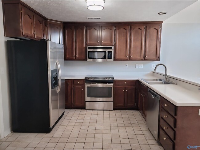 Building Photo - 100 Tanglefoot Dr