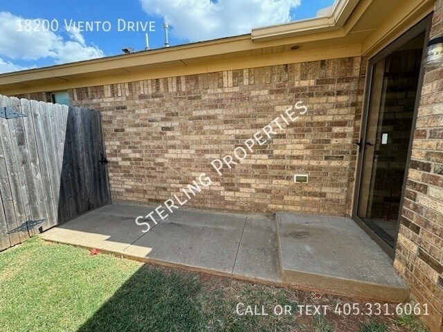 Building Photo - 18200 Viento Dr