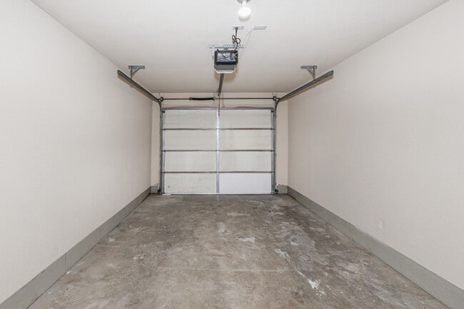 Building Photo - 307 Burnside Dr