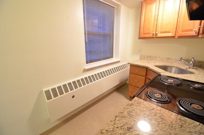 Building Photo - 1050 Hancock St