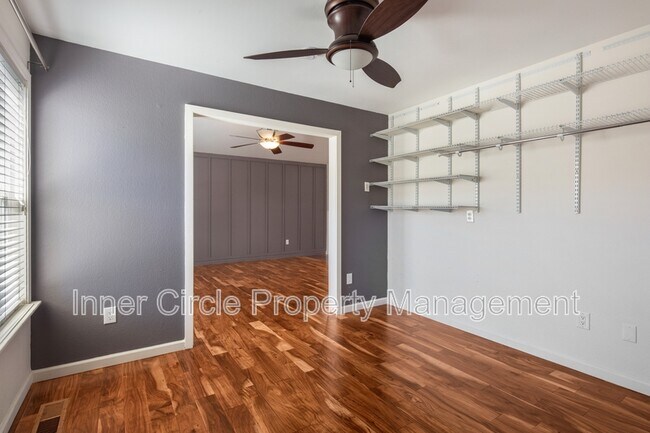 Building Photo - 512 Bluerock Dr