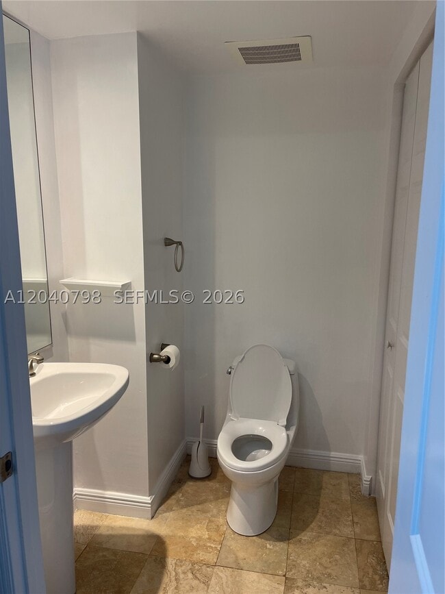 Building Photo - 1745 E Hallandale Beach Blvd