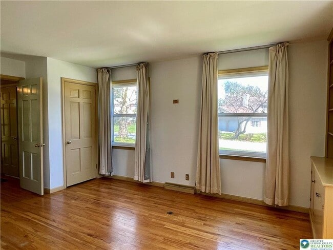 Building Photo - 1331 Armstrong Rd