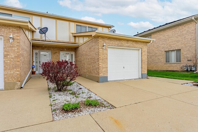 Primary Photo - 305 Creekside Dr