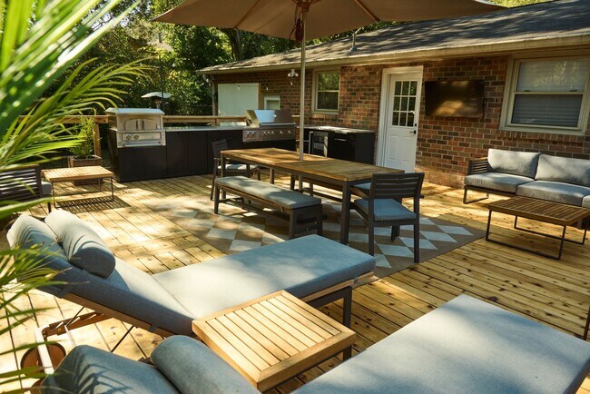 Building Photo - Welcome home to space, comfort, and thoughtful updates in this beautifully maintained 5-bedroom, ...