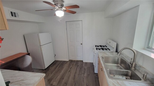 Building Photo - 4461 Highridge St