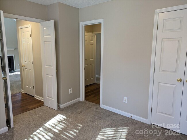 Building Photo - 329 Cedarcroft Dr