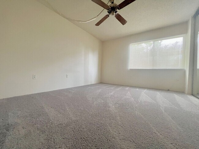 Building Photo - Cedarbend 5274-3