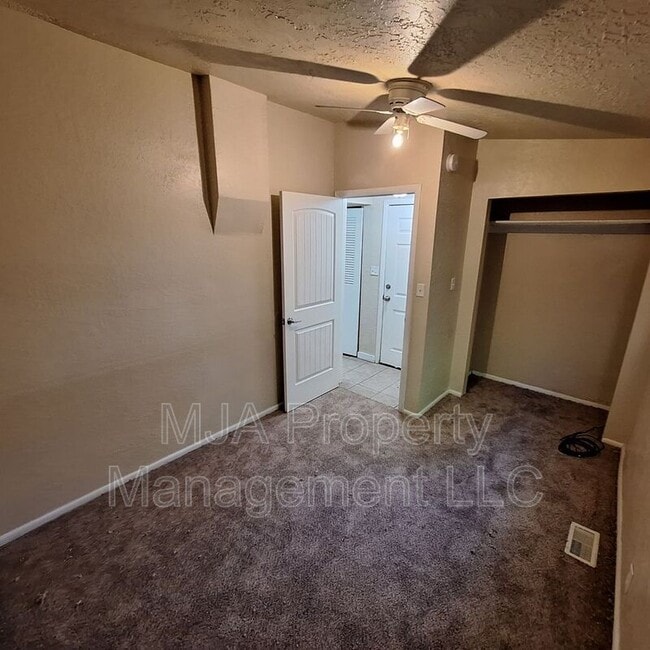 Building Photo - 1043 S 200 W