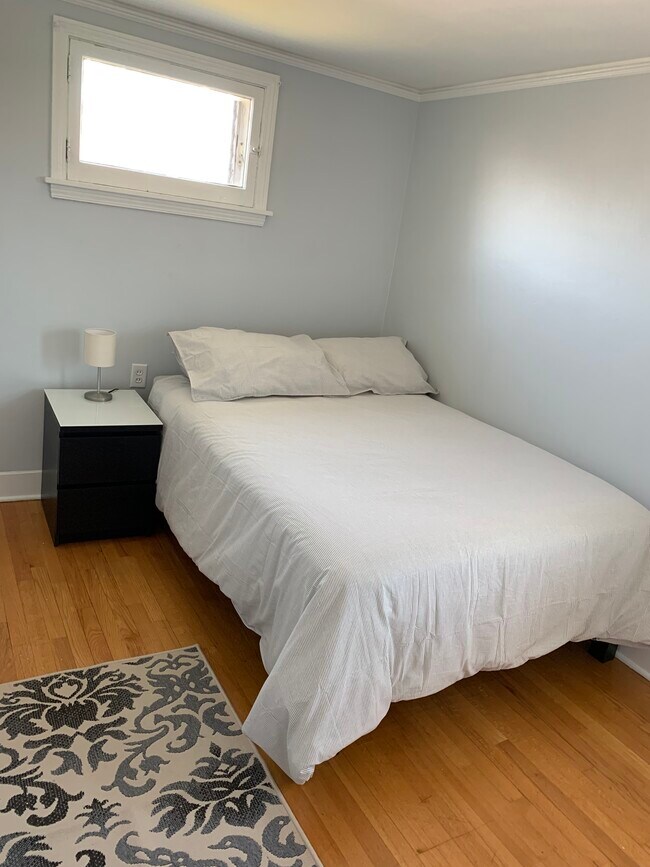 Building Photo - 1222 Beaconsfield Ave