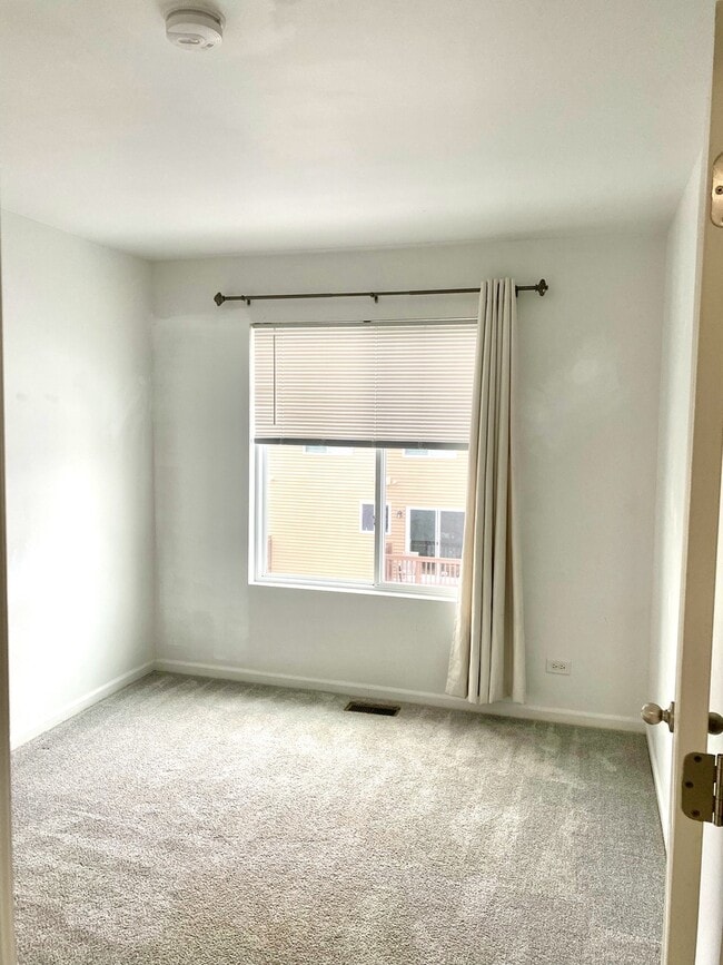 Building Photo - 308 Niagara Dr