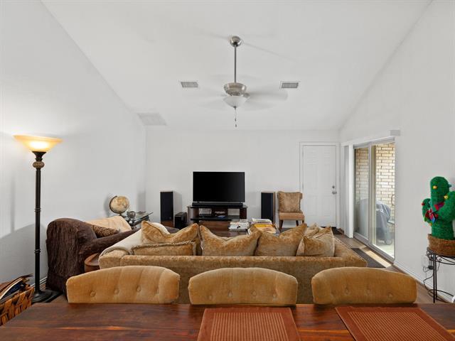 Building Photo - 6504 Lago Vista Dr
