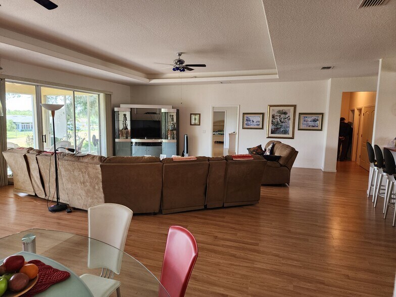 Building Photo - 223 Golf Aire Blvd