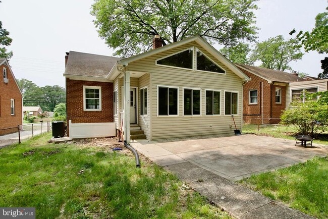 Building Photo - 6700 Livingston Rd