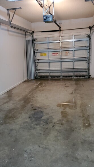 Building Photo - 5800 W Sample Rd