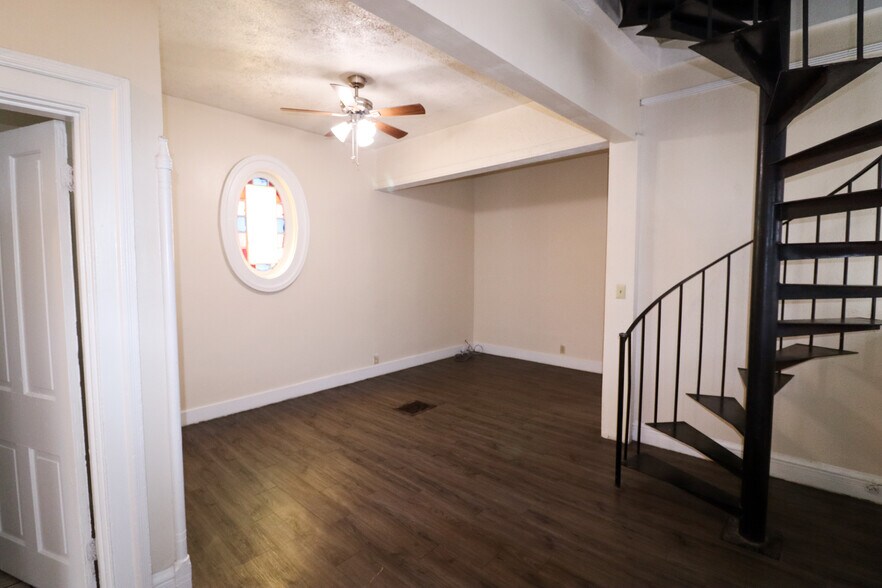 Building Photo - 2615 Eden Ave