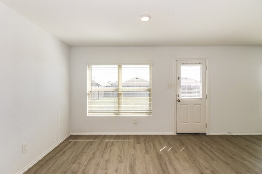 Building Photo - 310 Pickwick Gdns Ln