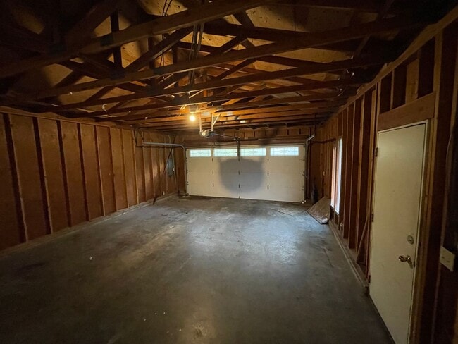 Building Photo - Post Falls House with Acreage!