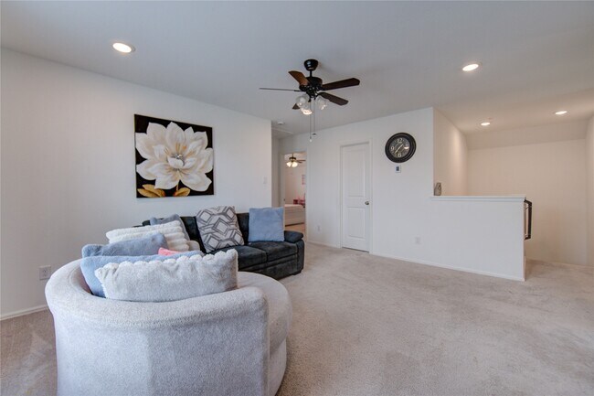 Building Photo - 26627 Ledgemont Dr