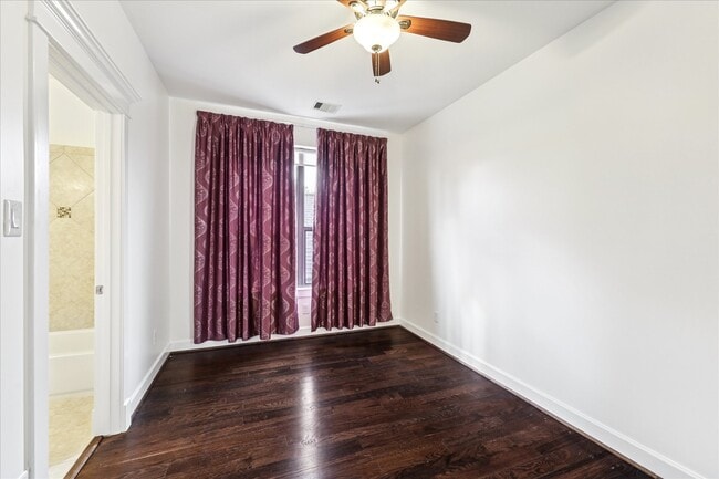 Building Photo - 830 W 19th St