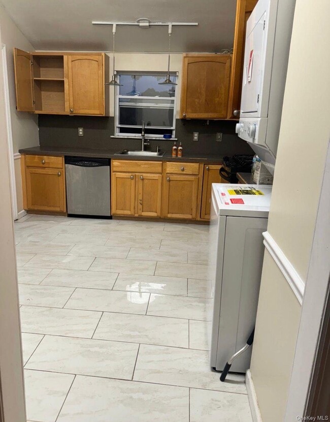 Building Photo - 400 Newbridge Rd