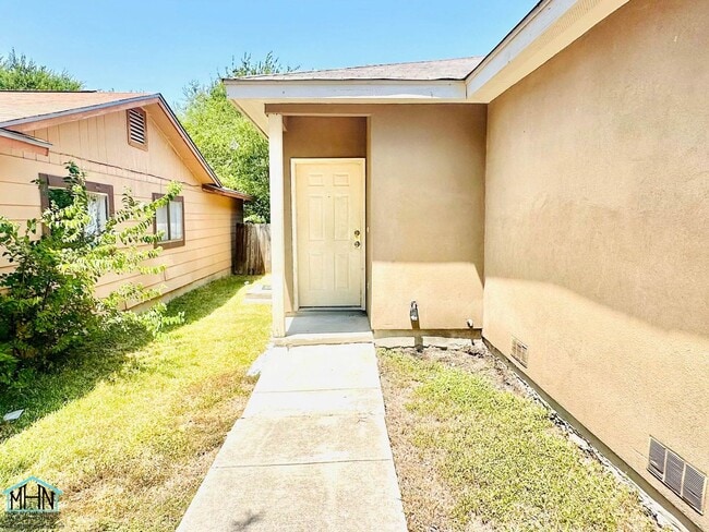 Building Photo - Charming Duplex for Rent: Your Ideal Home Awaits!