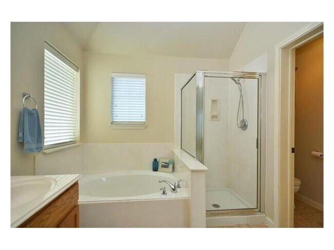 Building Photo - 1819 Rosenborough Ln N