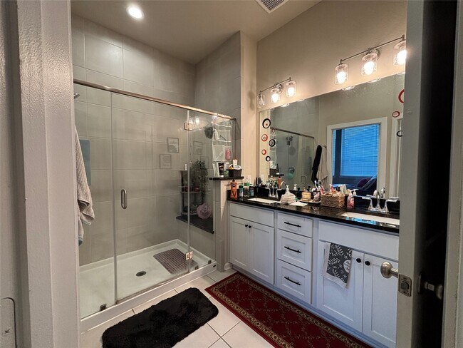 Building Photo - 9419 Starlight Oak Dr