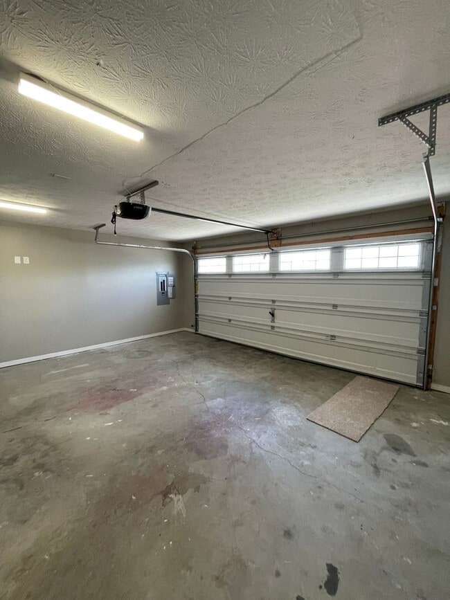 Building Photo - Single Family Home in White Pine TN