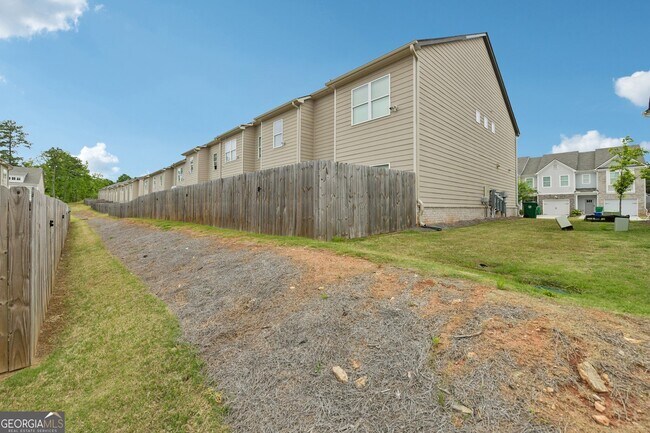 Building Photo - 5811 Calle Vis Dr
