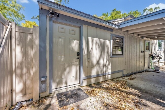 Building Photo - 525 S Crystal Lake Dr