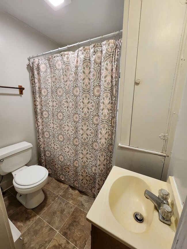 Building Photo - 10 N Main St