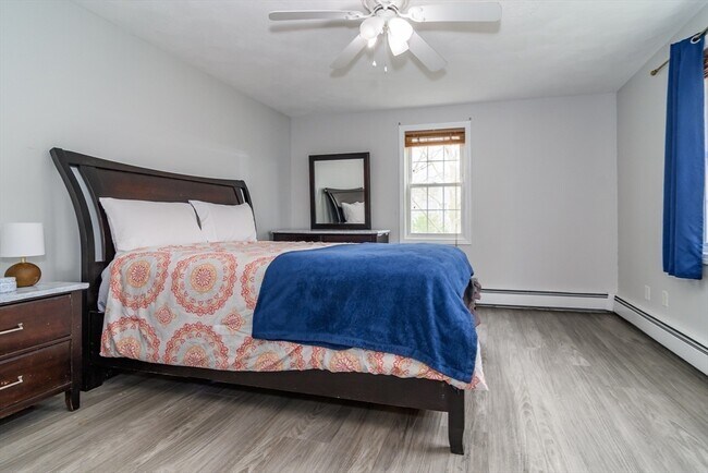 Building Photo - 10 Homeward Ln